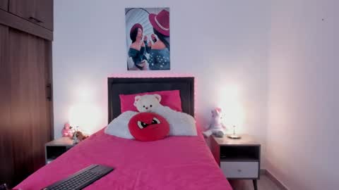 Snapshot of _alana_grey_ chatting on 04-29-26, 04:11 _alana_grey_ online show from 04-29-26, 04:11