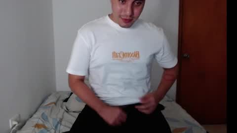 Snapshot of _alex20_ chatting on 01-04-25, 05:37 Alex online show from 01-04-25, 05:37