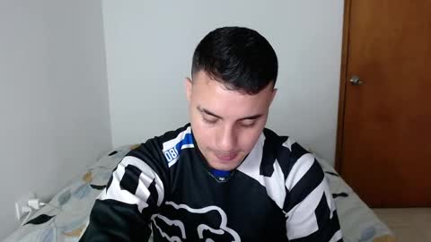 Snapshot of _alex20_ chatting on 02-05-25, 04:16 Alex online show from 02-05-25, 04:16