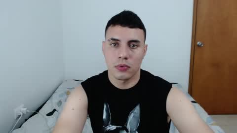 Snapshot of _alex20_ chatting on 02-08-25, 05:08 Alex online show from 02-08-25, 05:08