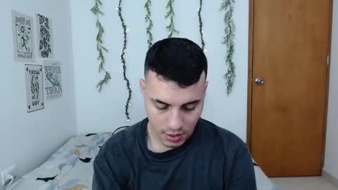 Snapshot of _alex20_ chatting on 02-25-25, 04:24 Alex online show from 02-25-25, 04:24