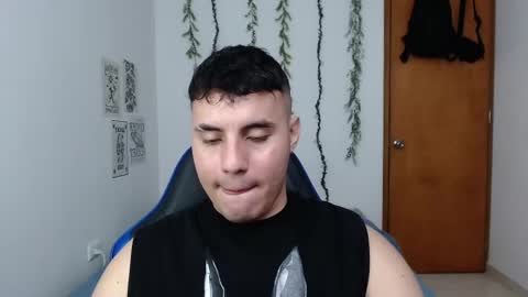 Snapshot of _alex20_ chatting on 09-29-25, 05:12 Alex online show from 09-29-25, 05:12