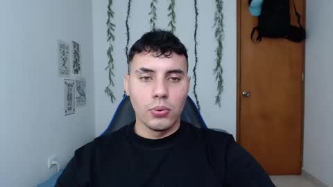 Snapshot of _alex20_ chatting on 10-01-25, 01:39 Alex online show from 10-01-25, 01:39