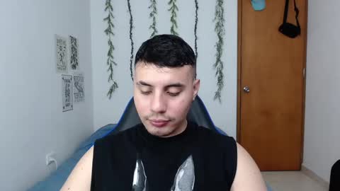 Snapshot of _alex20_ chatting on 10-06-25, 12:30 Alex online show from 10-06-25, 12:30