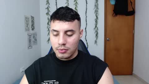 Snapshot of _alex20_ chatting on 10-07-25, 12:30 Alex online show from 10-07-25, 12:30