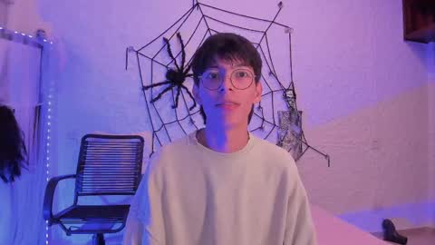 Snapshot of _alexandersawyer_ chatting on 10-06-25, 03:59 Alexander online show from 10-06-25, 03:59