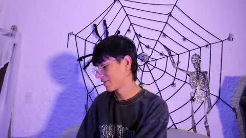 Snapshot of _alexandersawyer_ chatting on 10-10-25, 10:42 Alexander online show from 10-10-25, 10:42