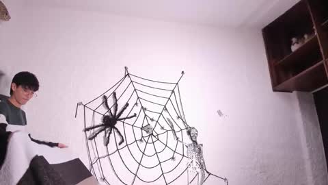 Snapshot of _alexandersawyer_ chatting on 10-16-25, 12:33 Alexander online show from 10-16-25, 12:33