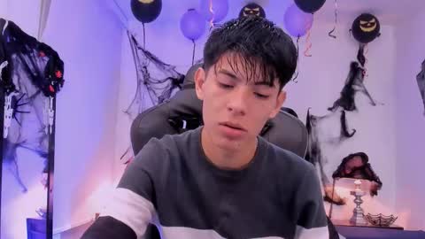 Snapshot of _alexandersawyer_ chatting on 10-31-25, 12:50 Alexander online show from 10-31-25, 12:50