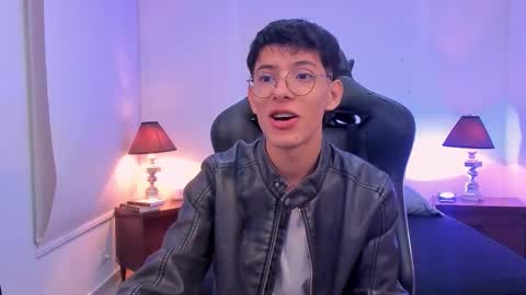 Snapshot of _alexandersawyer_ chatting on 11-14-25, 01:10 Alexander online show from 11-14-25, 01:10