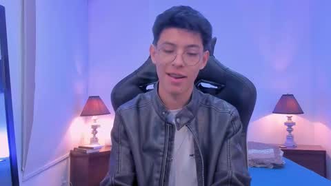 Snapshot of _alexandersawyer_ chatting on 11-17-25, 12:44 Alexander online show from 11-17-25, 12:44