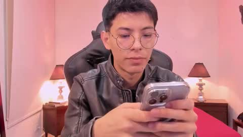 Snapshot of _alexandersawyer_ chatting on 11-18-25, 12:53 Alexander online show from 11-18-25, 12:53