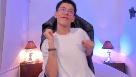 Snapshot of _alexandersawyer_ chatting on 11-25-25, 12:27 Alexander online show from 11-25-25, 12:27