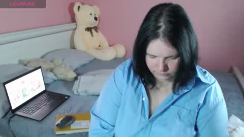 Snapshot of _alexandra_ray_ chatting on 12-17-25, 10:10 _alexandra_ray_ online show from 12-17-25, 10:10