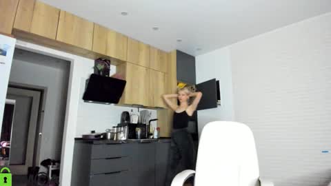 Snapshot of _alice_kitty chatting on 11-17-25, 01:06 Gaylord online show from 11-17-25, 01:06