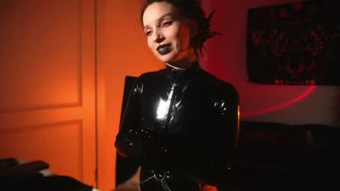 Snapshot of _alicemorrison_ chatting on 06-17-26, 05:36 Alice Morrison Mistress Datura online show from 06-17-26, 05:36