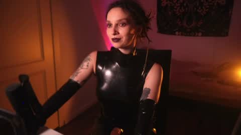 Snapshot of _alicemorrison_ chatting on 07-27-26, 06:37 Alice Morrison Mistress Datura online show from 07-27-26, 06:37