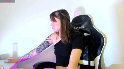 Snapshot of _alicerosse2 chatting on 01-15-25, 09:41 ALICE online show from 01-15-25, 09:41