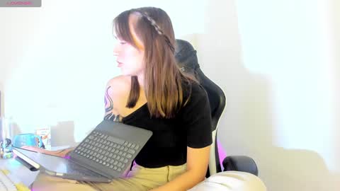 Snapshot of _alicerosse2 chatting on 01-16-25, 12:45 ALICE online show from 01-16-25, 12:45