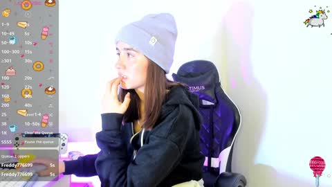 Snapshot of _alicerosse2 chatting on 01-22-25, 04:02 ALICE online show from 01-22-25, 04:02