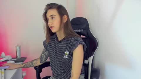 Snapshot of _alicerosse2 chatting on 03-02-25, 03:56 ALICE online show from 03-02-25, 03:56