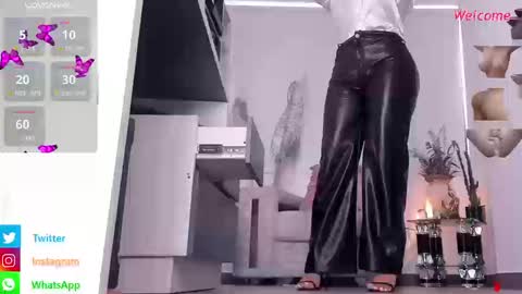 Snapshot of _ana_bolena__ chatting on 09-08-25, 02:38 Ana Bolena online show from 09-08-25, 02:38