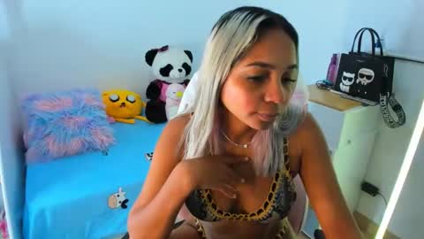 Analia online show from 12-11-24, 03:13