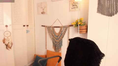 Snapshot of _anaruiz chatting on 11-18-25, 09:19 Ana Ruiz online show from 11-18-25, 09:19