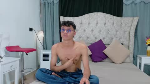 Snapshot of _andrew_williams chatting on 12-11-24, 07:14 Andres online show from 12-11-24, 07:14
