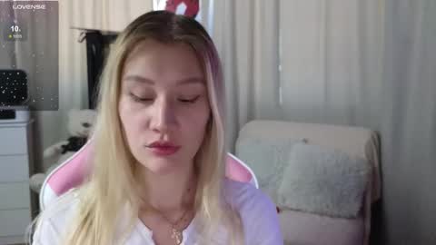 Snapshot of _anna_nolan_ chatting on 09-17-25, 06:26 Anna Nolan online show from 09-17-25, 06:26