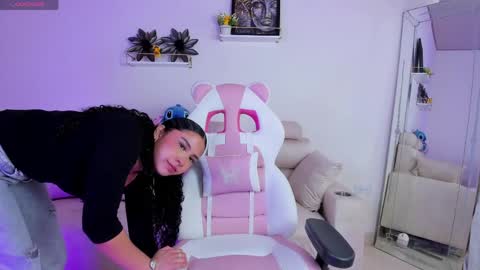 Snapshot of _april_smith_ chatting on 05-04-26, 12:23 online show from 05-04-26, 12:23