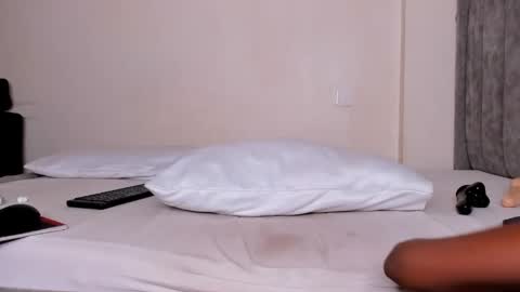 Ariah independent model online show from 05-21-26, 04:30
