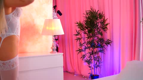 Arielle online show from 10-25-25, 08:55