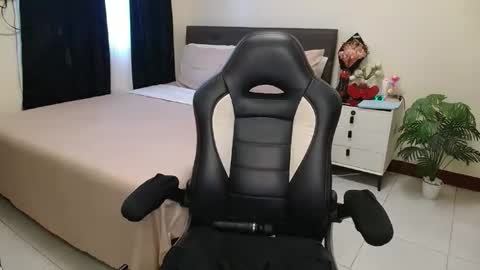 Angie online show from 11-05-25, 01:05