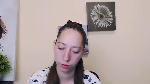 Snapshot of _astraia_ chatting on 06-18-26, 06:57 _astraia_ online show from 06-18-26, 06:57