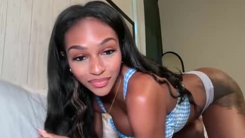 Snapshot of _avamonroe chatting on 11-26-25, 10:22 _avamonroe online show from 11-26-25, 10:22