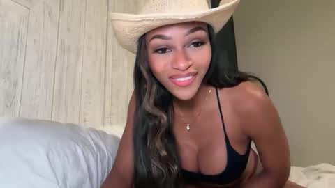 Snapshot of _avamonroe chatting on 12-02-25, 10:49 _avamonroe online show from 12-02-25, 10:49