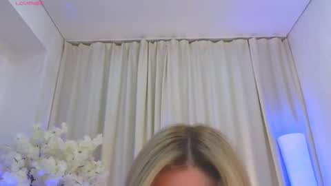 Snapshot of _b00bss_ chatting on 11-14-25, 03:27 Jess online show from 11-14-25, 03:27