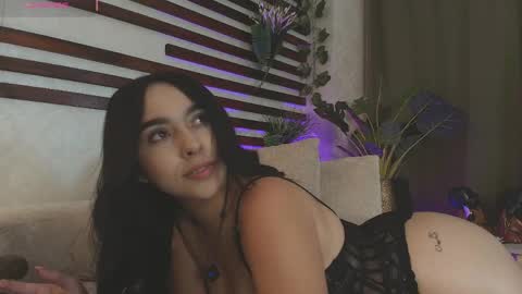 Snapshot of _bellerose chatting on 04-25-26, 03:31 Rose online show from 04-25-26, 03:31