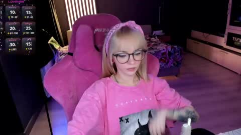 Snapshot of _black_fox__ chatting on 05-13-26, 10:27 Olivia Subscribe to my Fansly - online show from 05-13-26, 10:27