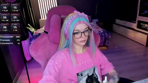 Snapshot of _black_fox__ chatting on 05-16-26, 12:40 Olivia Subscribe to my Fansly - online show from 05-16-26, 12:40