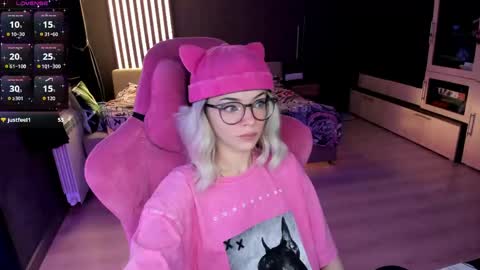 Snapshot of _black_fox__ chatting on 05-22-26, 11:21 Olivia Subscribe to my Fansly - online show from 05-22-26, 11:21