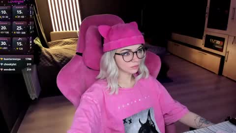 Snapshot of _black_fox__ chatting on 05-31-26, 12:30 Olivia Subscribe to my Fansly - online show from 05-31-26, 12:30