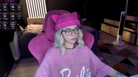 Snapshot of _black_fox__ chatting on 06-09-26, 10:43 Olivia Subscribe to my Fansly - online show from 06-09-26, 10:43