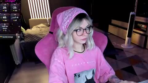 Snapshot of _black_fox__ chatting on 06-11-26, 11:03 Olivia Subscribe to my Fansly - online show from 06-11-26, 11:03