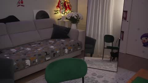 Snapshot of _blackbee_ chatting on 12-20-24, 09:17 Lili online show from 12-20-24, 09:17