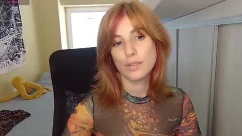 Snapshot of _blackpearl chatting on 06-12-26, 09:30 Laura online show from 06-12-26, 09:30
