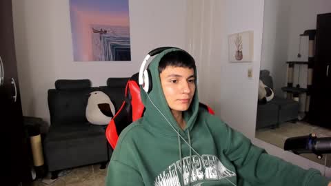 Snapshot of _blakee chatting on 12-19-24, 06:12 B L A K E online show from 12-19-24, 06:12