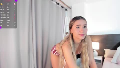 Snapshot of _bleuelune chatting on 09-28-25, 01:27 Mary online show from 09-28-25, 01:27