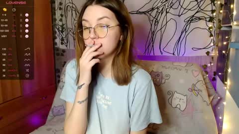 Snapshot of _blonde_barbie_ chatting on 05-08-26, 11:21 Elizabeth online show from 05-08-26, 11:21